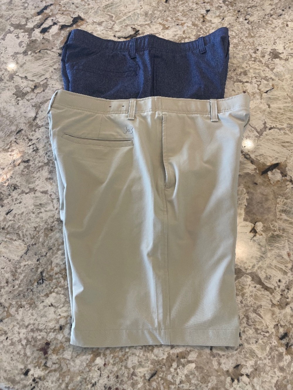 Under Armour Golf Shorts Men's Lot of 2 Khaki Blue Casual Versatile Sports